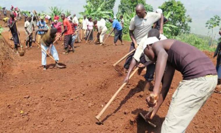 Ngoma: Haravugwa gutinda guhembwa no gucibwa amafaranga y’umurengera ku baturage bakora muri VUP