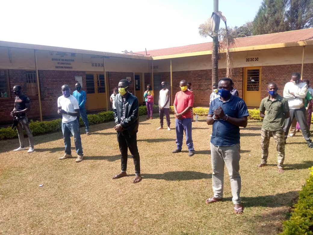Iburasirazuba: Abantu 900 bafashwe mu ijoro rimwe barenze ku mabwiriza yo kwirinda COVID-19