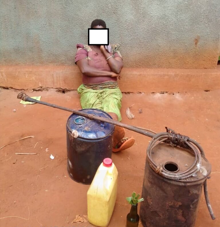 Kirehe: Umugore yaguwe gitumo atekeye kanyanga mu gikoni