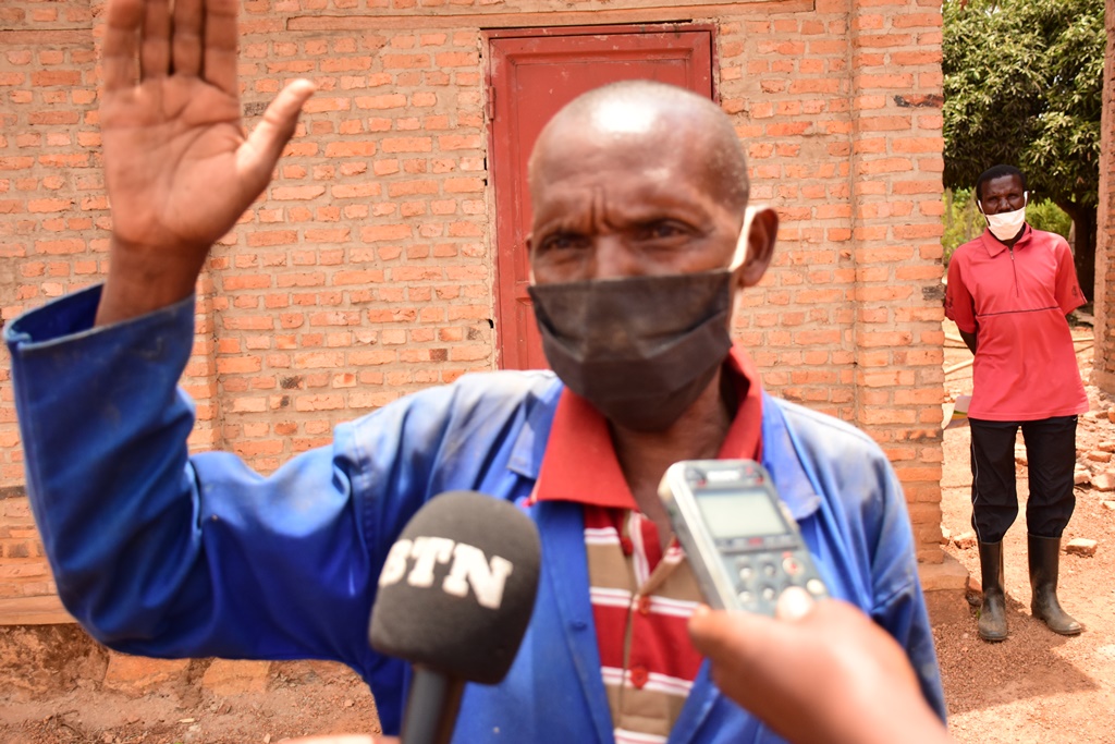 Rwamagana: Bamaze imyaka irenga 60 abana bakora urugendo rw’ibirometero 16 ku munsi bajya ku ishuri