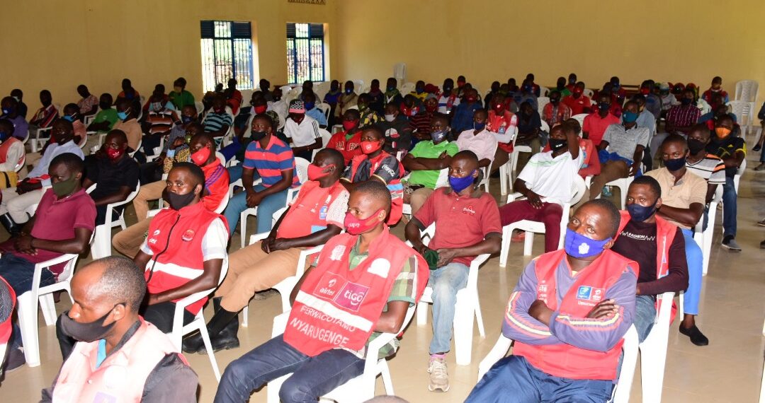 Abamotari i Nyagatare ubwo bari mu nama n'abayobozi