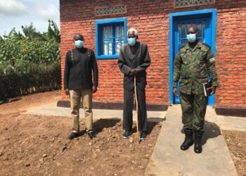 Byari ibyishimo kuri Nyagashotsi w’imyaka 101 washyikirijwe inzu yubakiwe na Perezida Kagame