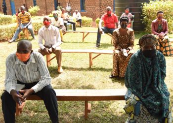 Rwamagana: Abaturage barasaba ko uwamennye inzoga kuri gitifu ahanwa by’intangarugero
