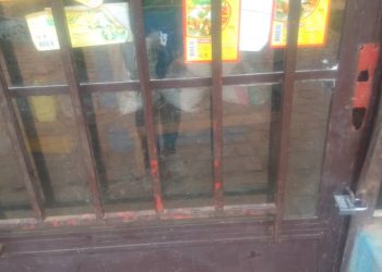 Gahini: Hari abaturage bababajwe n’uko babafungiye amaduka muri Guma mu rugo kandi “acuruza imyaka”