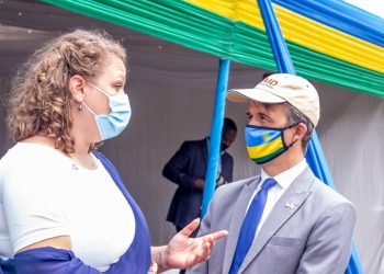 Mu myaka itatu ishize ½ cy’abanyeshuri bo mu mwaka wa mbere ntibashoboraga gusoma ijambo na rimwe-Ambasaderi Peter Vrooman