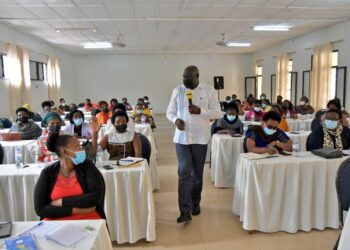 Guverineri CG Gasana yasabye abagore bahagarariye abandi kuzamura imyumvire y’abaturage