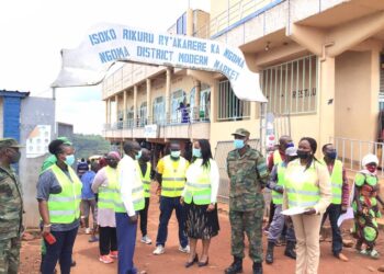 Ngoma: Abikorera barasabwa gukangurira ababagana kwikingiza COVID-19