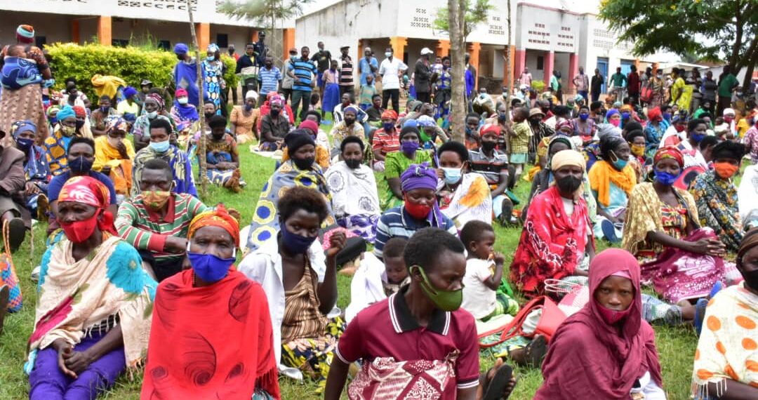 Bamwe mu baturage bo mu Isentere ya Munini i Rwimbogo