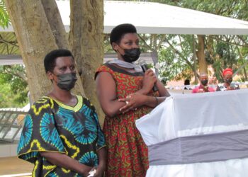 Badupfunduriyeho inzuki ziraturya, baduteramo urusenda n’amagerenade: Ubuhamya bwa Uwamungu 