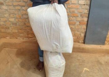 Kayonza: Umugabo yafatanwe amasashe ibihumbi 40 ayakuye muri Uganda
