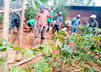 Kayonza: SACCA yakomeje ibikorwa by’ubukangurambaga no gusanira abatishoboye