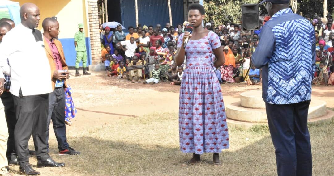 Guverineri Gasana yasabye abayobozi kwegera abaturage ariko bakirinda kubahutaza