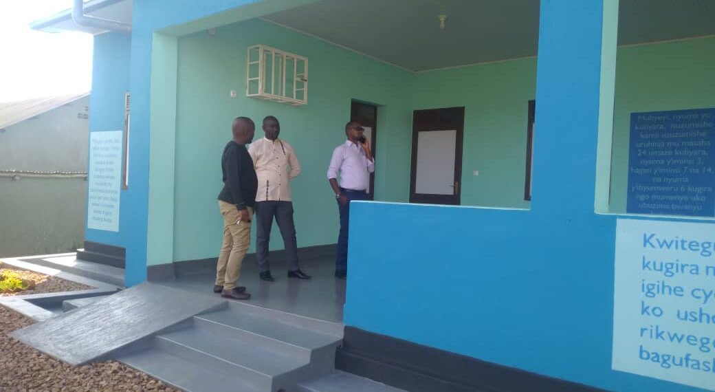 Kirehe: Ubuyobozi bwagaragaje ingamba zo kunoza serivisi mu bigo by ...
