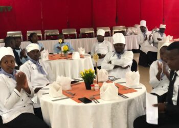 Kayonza: Abafite amahoteli barasabwa gufasha urubyiruko kubona amahugurwa kuri serivisi zihatangirwa