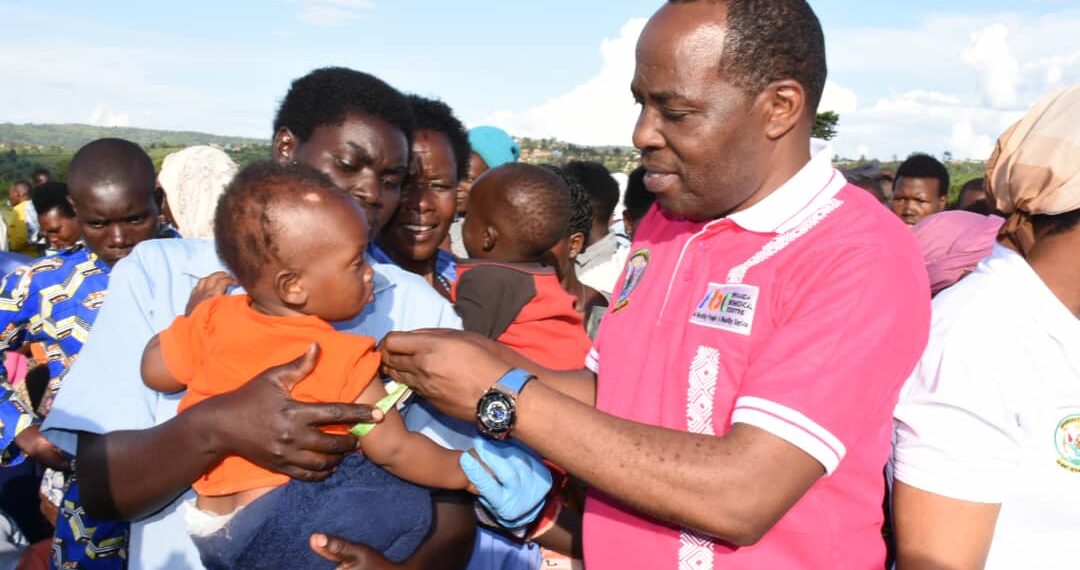Ku bana ibihumbi 100 bavuka, hapfa ababyeyi barenga 200 – Minisante ...