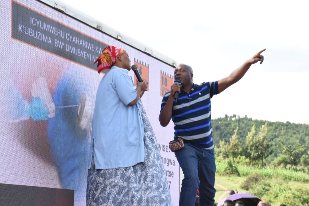Ku bana ibihumbi 100 bavuka, hapfa ababyeyi barenga 200 – Minisante ...