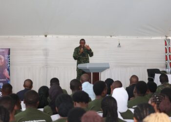 Gen. Kabarebe yasobanuriye urubyiruko ko ubutwari butandukanye n’ubuhazi