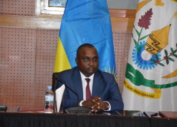 Mwirinde abamamyi, nimubura isoko ryiza mutubwire_ Minisitiri Ngabitsinze abwira abahinzi b’ibigori