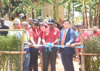 Abatuye i Kigarama bavomaga amazi mabi bishimiye umuyoboro bagejejweho