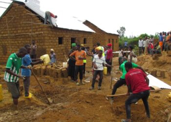 Bugesera: Akanyamuneza ku miryango itishoboye iri kubakirwa n’urubyiruko