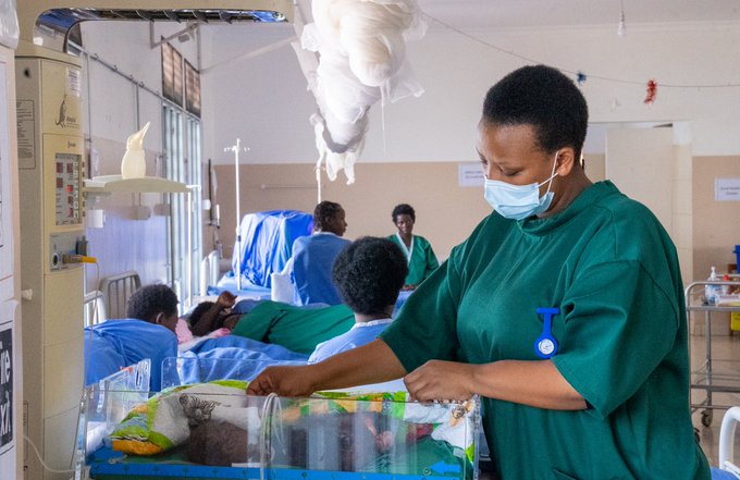 Umuforomo mu Bitaro bya Kirehe yita ku ruhinja muri serivisi yihariye yita ku mpinja'Neonatology' (Ifoto: PIH)