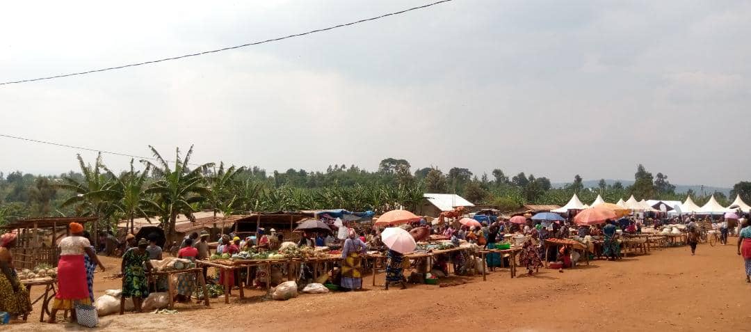 Abacururiza mu isoko rya Rugese bafite uruhuri rw’ibibazo birimo no ...