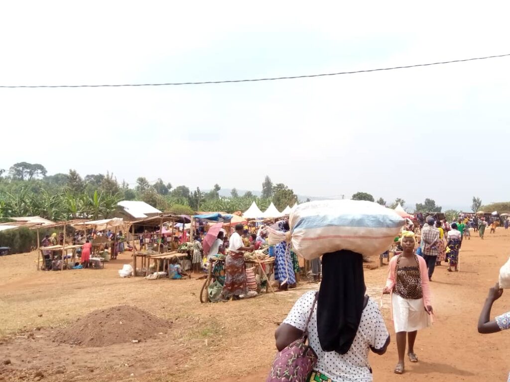 Abacururiza mu isoko rya Rugese bafite uruhuri rw’ibibazo birimo no ...