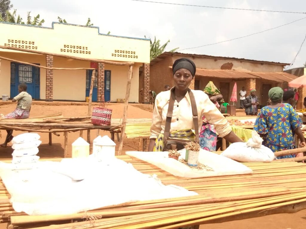 Abacururiza mu isoko rya Rugese bafite uruhuri rw’ibibazo birimo no ...