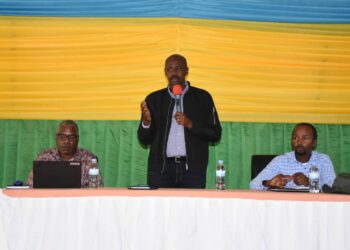 Gatsibo: Aborozi bishimiye uburyo buzarinda inka zabo inzara bukanongera umukamo