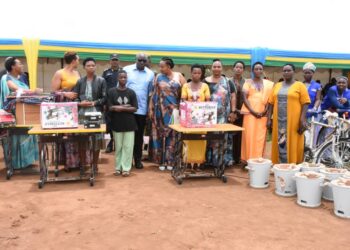 Gatsibo: Abagore bahawe ibikoresho bizabafasha kurushaho kwiteza imbere
