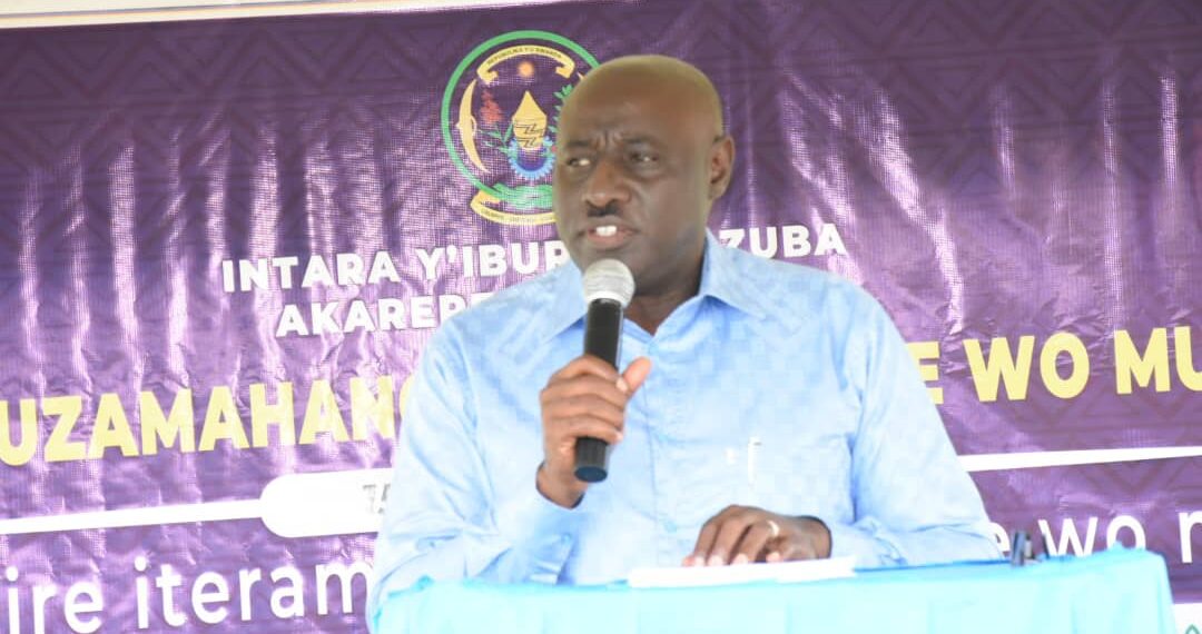 Guverineri w'Intara y'Iburasirazuba CG (Rtd) Gasana K. Emmanuel atanga ubutumwa ku bagore bo mu Karere ka Gatsibo