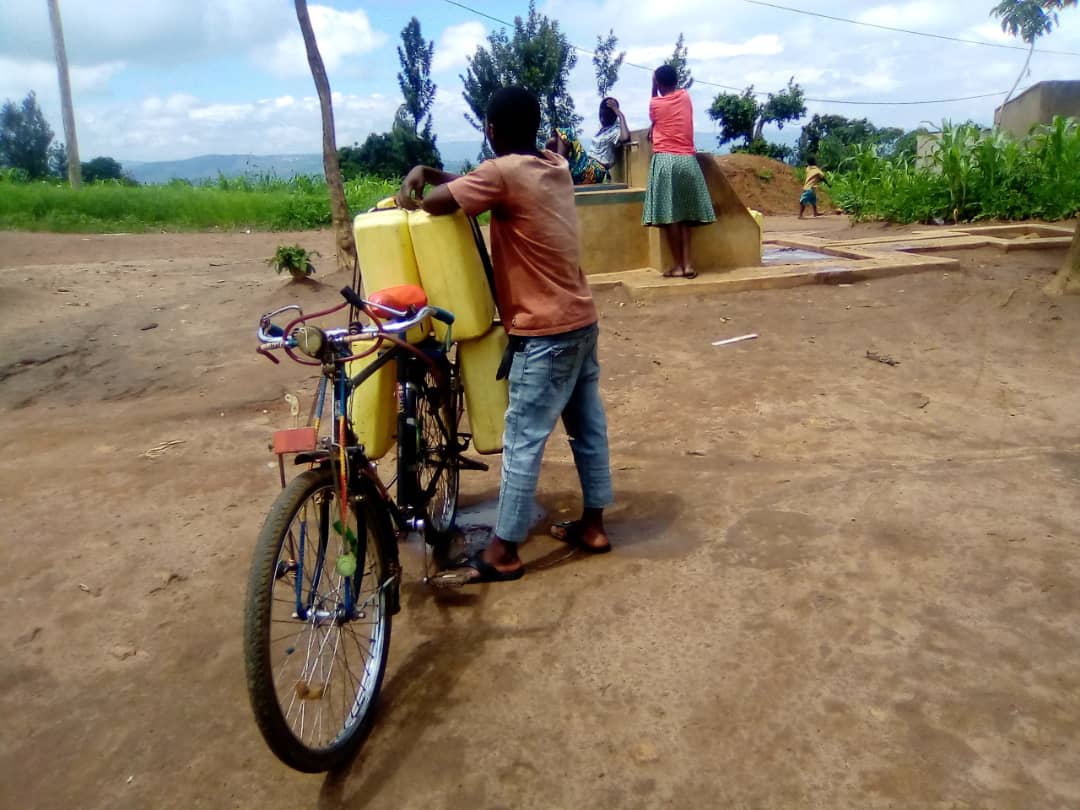 Ubuyobozi bwijeje abaturage igisubizo ku kibazo cy’amazi muri Kabarore ...