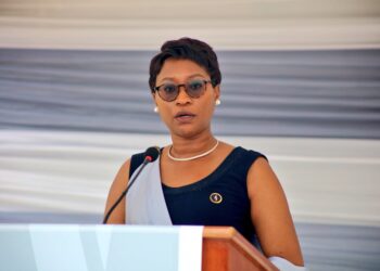 Minisitiri Prof.Bayisenge yihanganishije imiryango n’abari abakozi ba leta bishwe muri Jenoside 