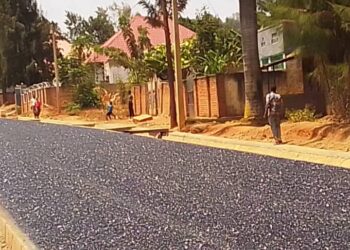 Gatsibo: Abaturage bari kwiteza imbere binyuze mu mirimo yo kubaka imihanda