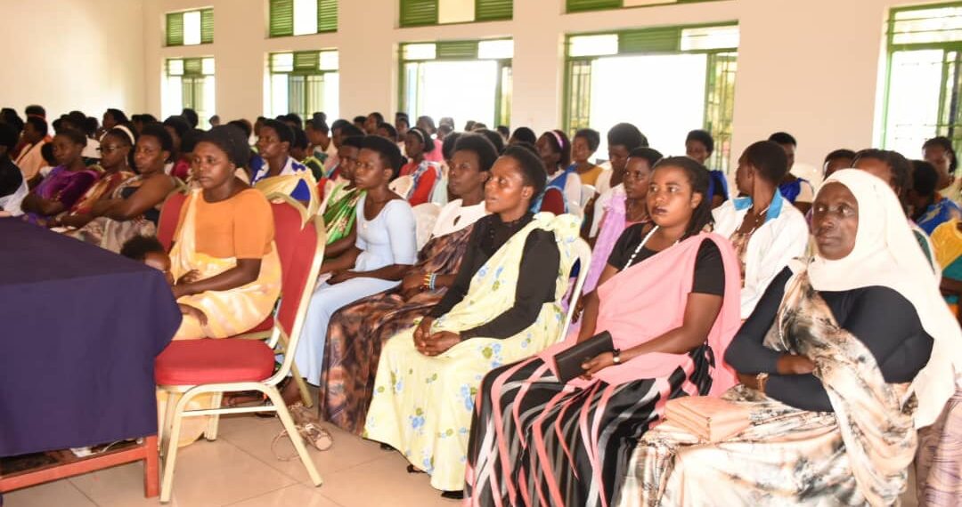 Gatsibo: Abagore bagirwa inama yo kwigira bakicyemurira ibibazo ...