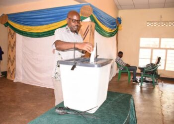 Gatsibo: Barasaba ko abasenateri bajya bagaruka aho biyamamarije bakajya inama