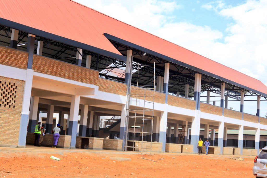 Rwamagana: Abacuruzi barinubira ko bakuwe mu mushinga wo kubaka isoko ...