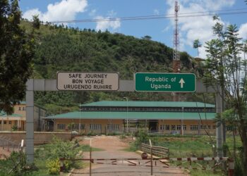 Abakora ubucuruzi bwambukiranya imipaka mu buryo butemewe basabwa kubireka
