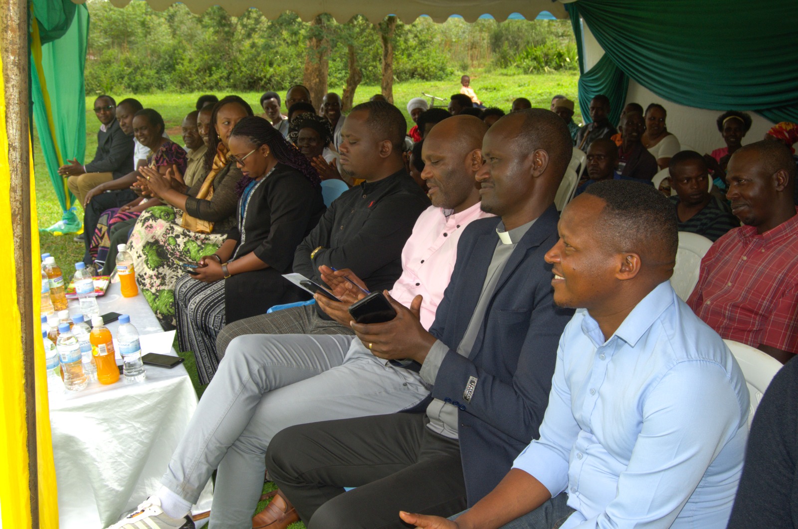 Imiryango 15 yo muri Gishari na Munyiginya yorojwe inka zihaka – MUHAZI ...
