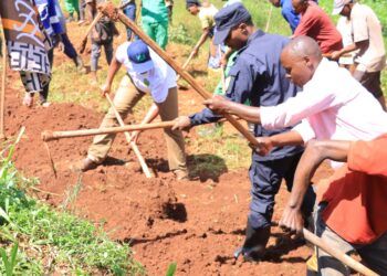Umuhanda Mushikiri-Kirehe watunganyijwe mu muganda ugiye koroshya ingendo 