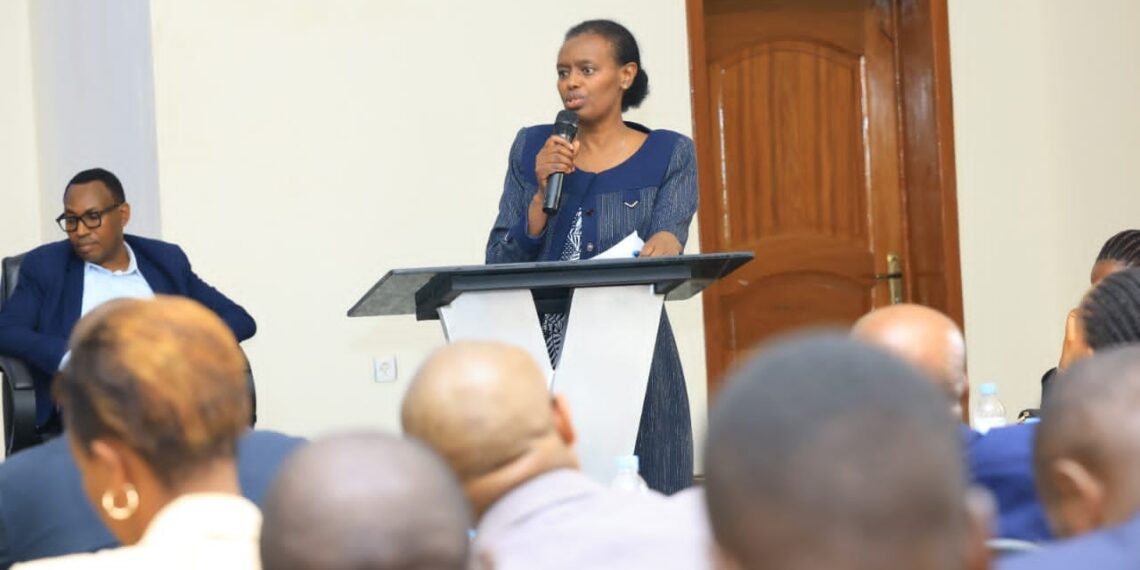 Nyirarukundo Ignatienne, wari uhagarariye Umuryango Unity Club Intwararumuri ubwo yagezaga ubutumwa ku bitabiriye inama y'ihuriro ry'ubumwe n'ubudaheranwa i Kirehe