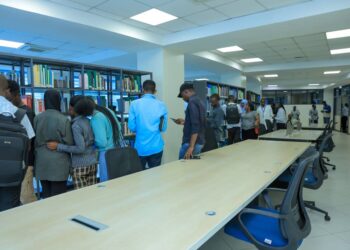 Iburasirazuba, ni aba mbere mu kugira abaturage basoma-ubushakashatsi