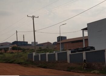 Rwamagana: Ubuyobozi bwiyemeje gukemura ikibazo cy’inganda zibangamiye abaturage