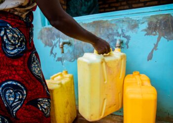  Abatuye Rurambi bishimiye kwegerezwa amazi meza
