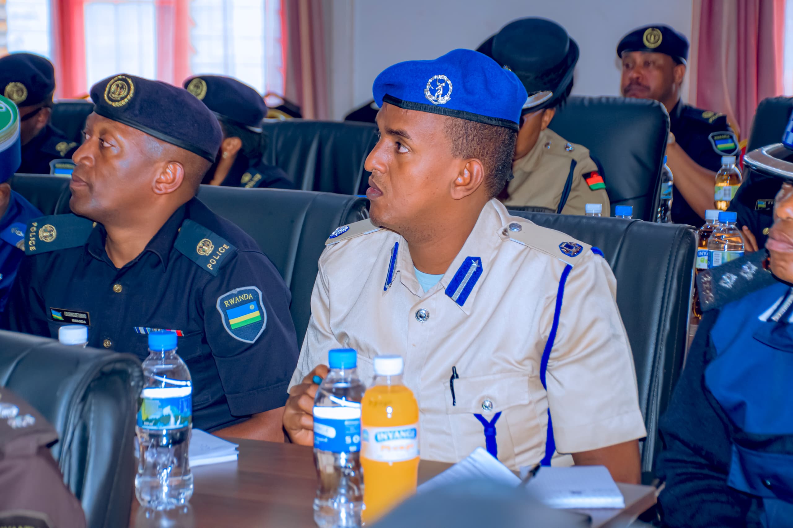 Ba Ofisiye biga mu Ishuri rikuru rya Polisi basuye Akarere ka Ngoma ...