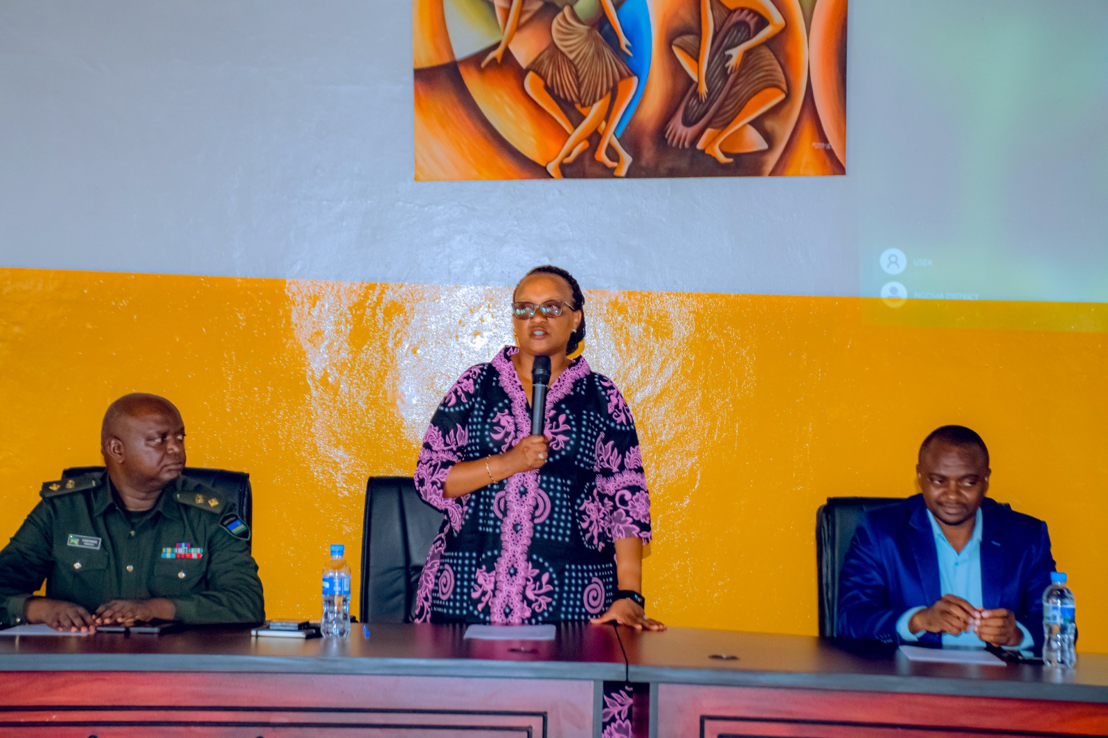 Ngoma: Abayobozi b’ibigo basabwe gukura ibitabo mu tubati bakabiha ...