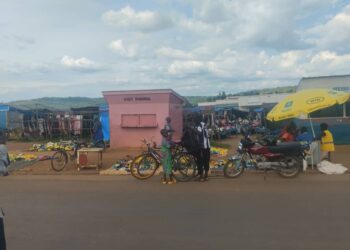 Abakorera mu isoko rya Ngarama basaba ko ryakubakwa rikajyana n’igihe