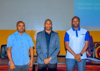Perezida wa Etoile de l’Est yasabye abafana kuyitera inkunga