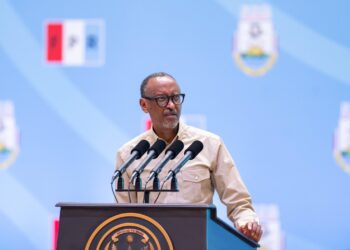 Perezida Kagame yaburiye abayobozi kwirinda guhimba ibyo bagezeho