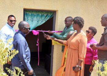Rwamagana:Imiryango ine y’abarokotse Jenoside yashyikirijwe inzu yubakiwe 